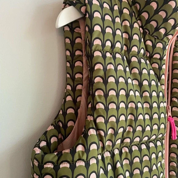 Like New Boden Fife Quilted Vest Pink and Green Geometric Vest Size 10 - Picture 7 of 12